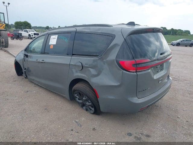 2025 CHRYSLER PACIFICA LIMITED 3