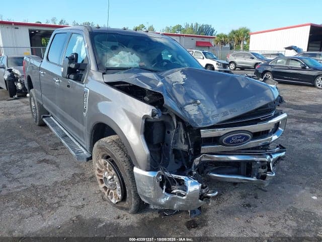 2021 FORD F-250 XLT 1