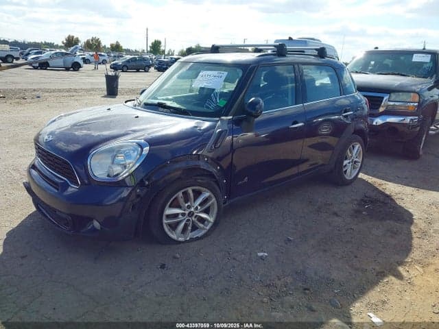 2013 MINI COUNTRYMAN COOPER 2