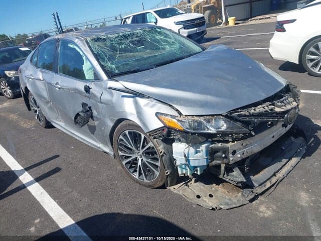 2019 TOYOTA CAMRY SE 1