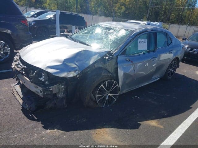 2019 TOYOTA CAMRY SE 2