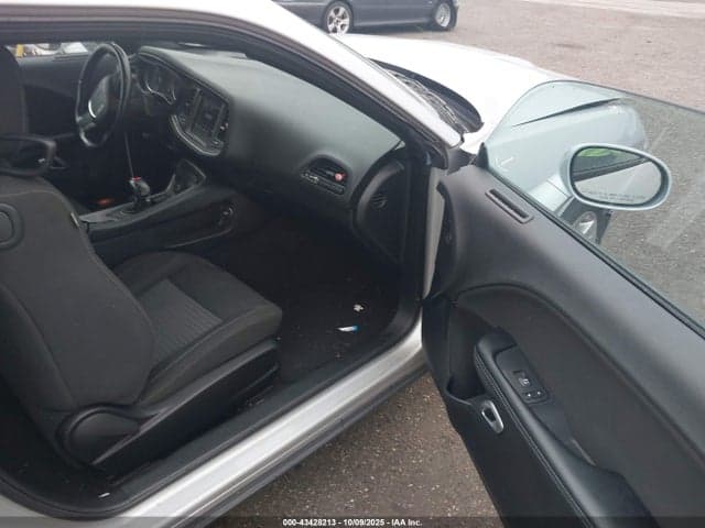2021 DODGE CHALLENGER SXT 5