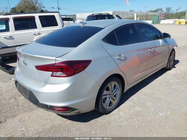 2019 HYUNDAI ELANTRA SEL 4