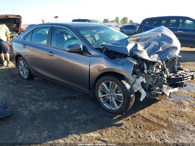 2016 TOYOTA CAMRY SE 1