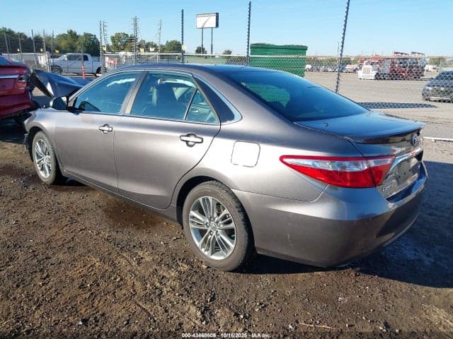 2016 TOYOTA CAMRY SE 3
