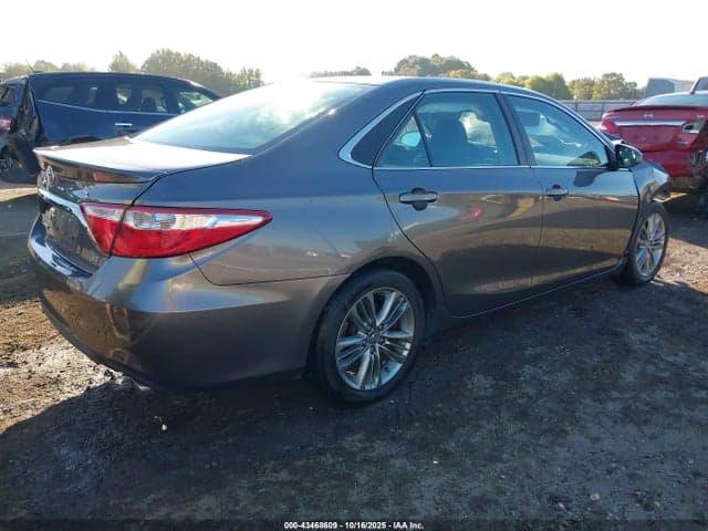 2016 TOYOTA CAMRY SE 4