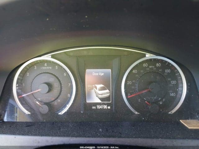 2016 TOYOTA CAMRY SE 7