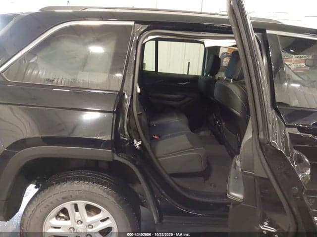 2023 JEEP GRAND CHEROKEE LAREDO 4X2 8
