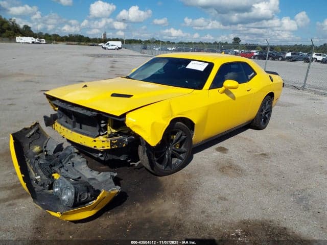 2017 DODGE CHALLENGER SXT 2