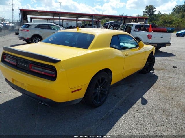 2017 DODGE CHALLENGER SXT 4