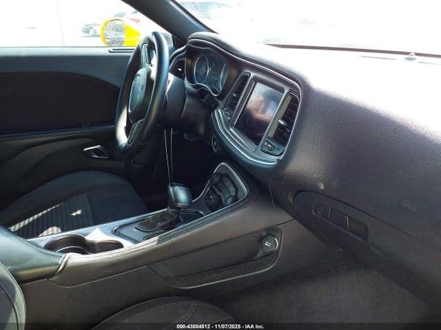 2017 DODGE CHALLENGER SXT 5