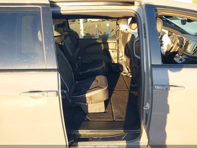 2025 CHRYSLER PACIFICA LIMITED AWD 8