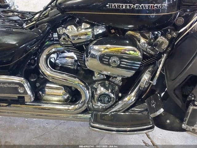 2017 HARLEY-DAVIDSON FLHTK ULTRA LIMITED 9