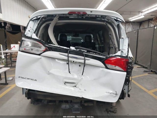 2018 CHRYSLER PACIFICA LIMITED 17
