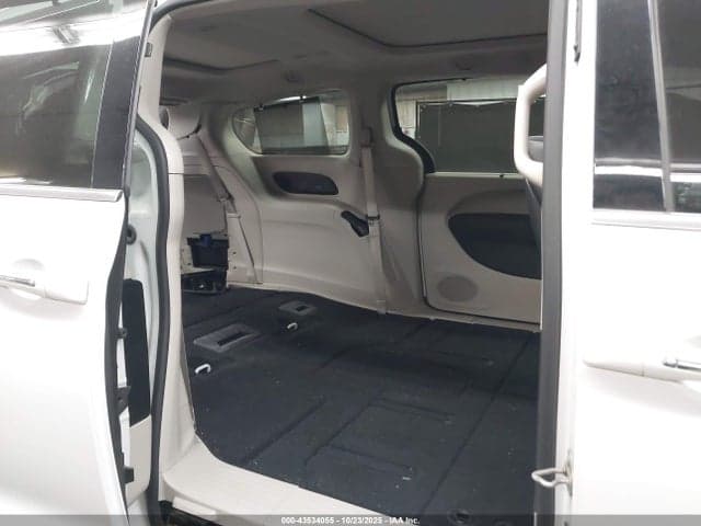 2018 CHRYSLER PACIFICA LIMITED 8
