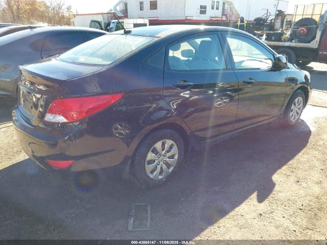 2017 HYUNDAI ACCENT SE 4