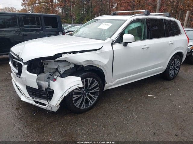 2022 VOLVO XC90 T6 MOMENTUM 7 PASSENGER 2