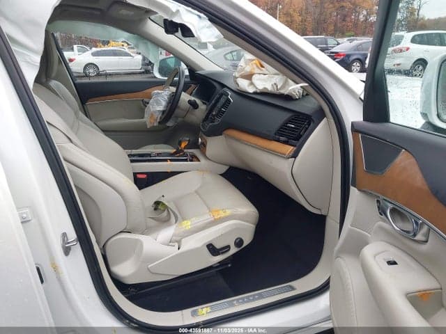 2022 VOLVO XC90 T6 MOMENTUM 7 PASSENGER 5