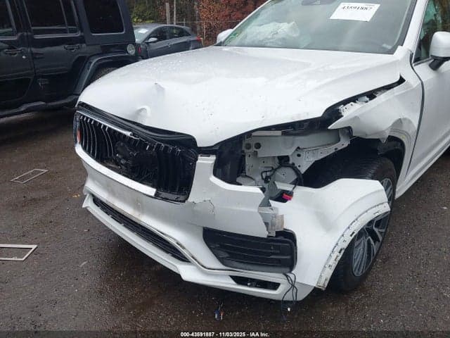 2022 VOLVO XC90 T6 MOMENTUM 7 PASSENGER 6