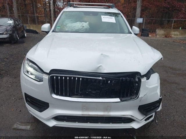 2022 VOLVO XC90 T6 MOMENTUM 7 PASSENGER 10