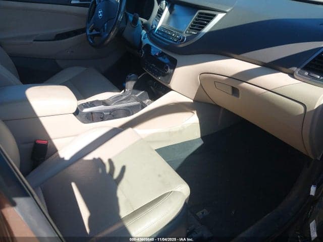 2017 HYUNDAI TUCSON SE PLUS 5