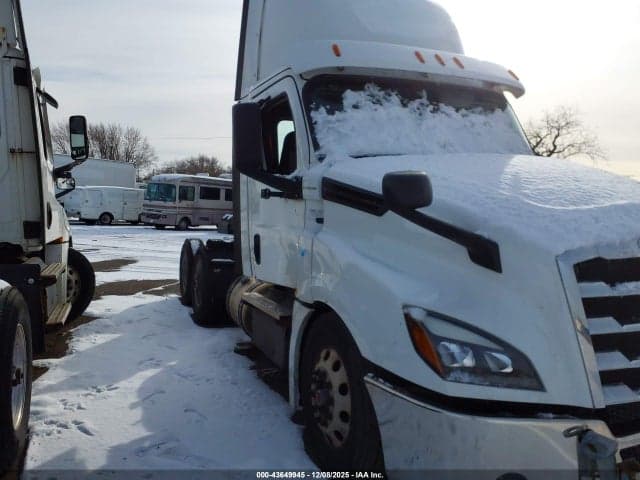 2020 FREIGHTLINER NEW CASCADIA 126 - 1