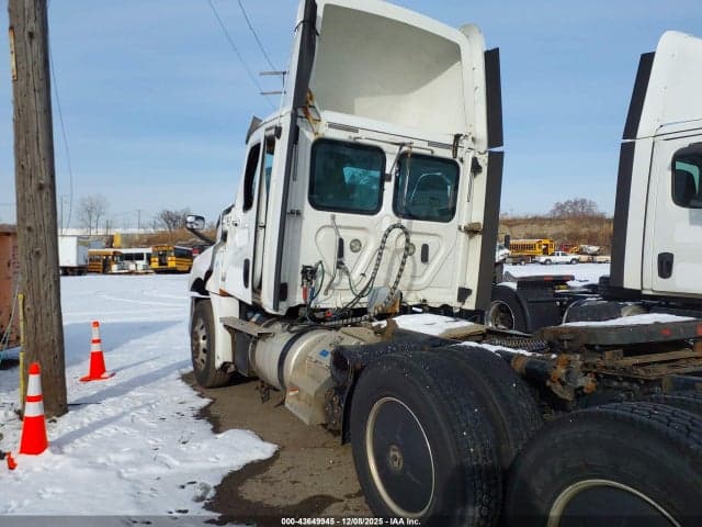 2020 FREIGHTLINER NEW CASCADIA 126 3