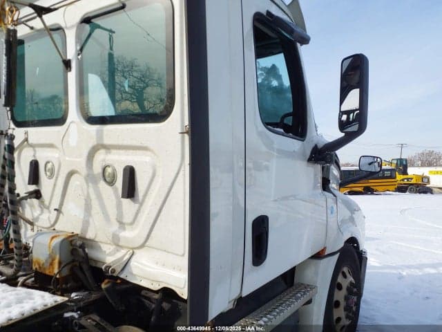 2020 FREIGHTLINER NEW CASCADIA 126 4