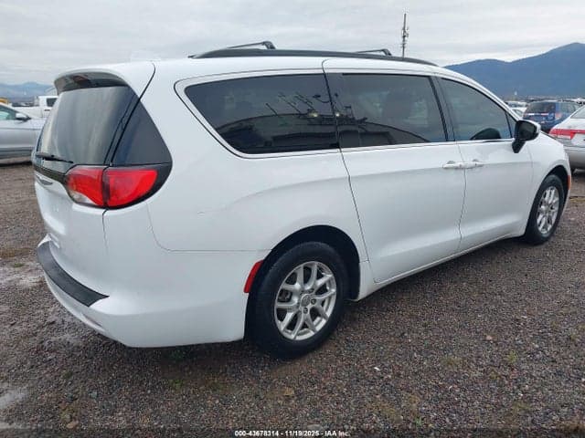 2020 CHRYSLER VOYAGER LXI 4