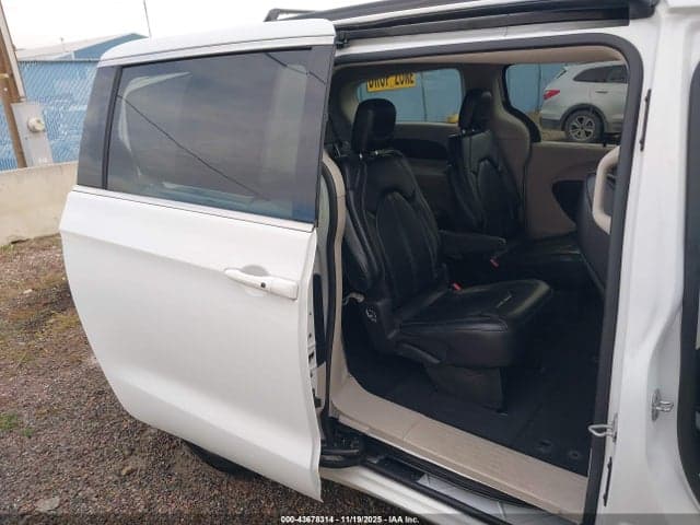 2020 CHRYSLER VOYAGER LXI 8