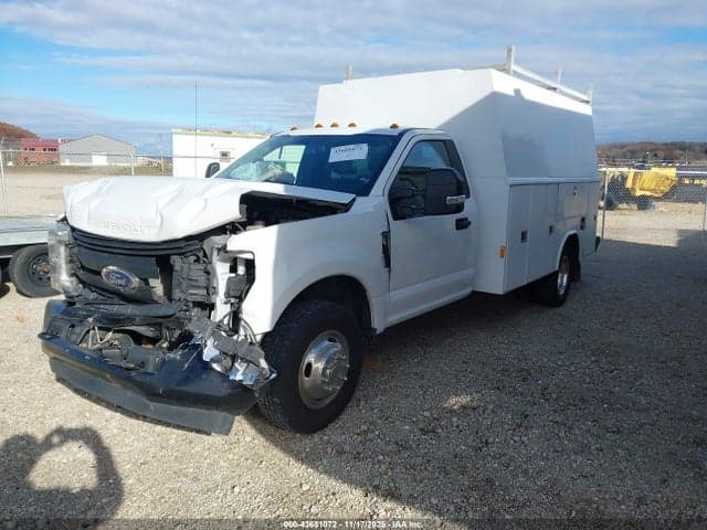 2019 FORD F-350 CHASSIS XL 2