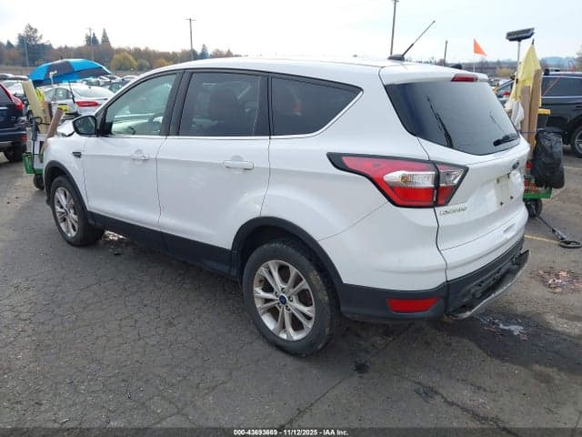 2017 FORD ESCAPE SE 3