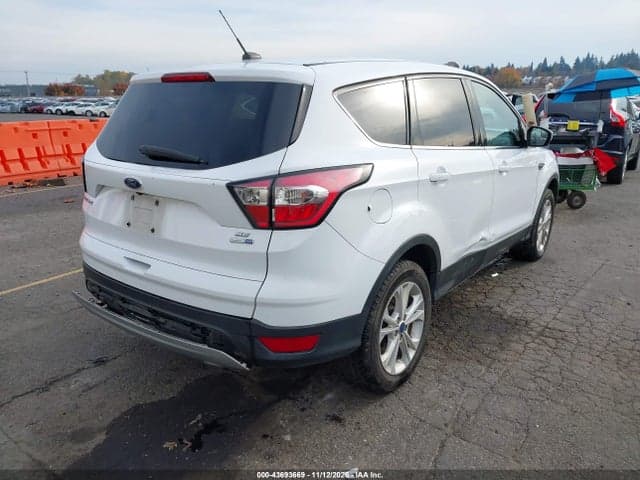 2017 FORD ESCAPE SE 4