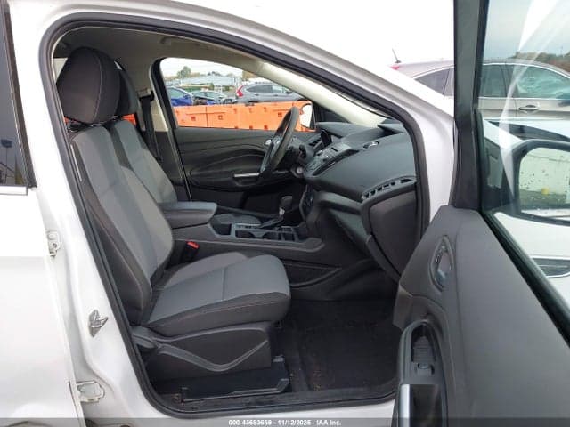 2017 FORD ESCAPE SE 5