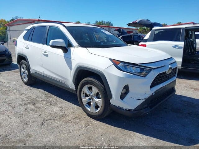 2021 TOYOTA RAV4 XLE 1