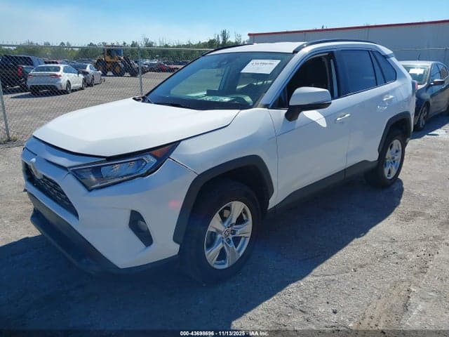 2021 TOYOTA RAV4 XLE 2