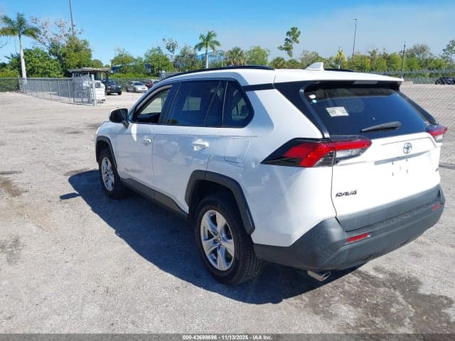 2021 TOYOTA RAV4 XLE 3