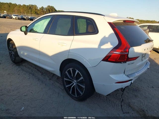 2024 VOLVO XC60 B5 ULTIMATE DARK THEME 3