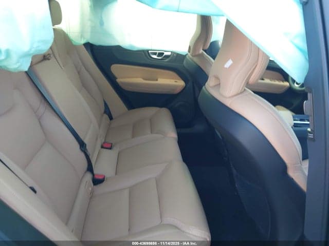2024 VOLVO XC60 B5 ULTIMATE DARK THEME 8