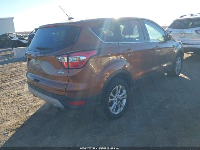 2017 FORD ESCAPE SE 4