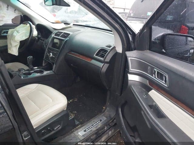 2017 FORD EXPLORER PLATINUM 5