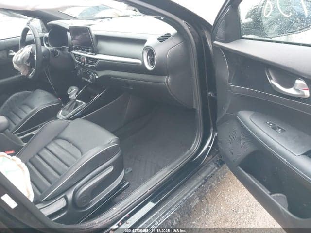 2023 KIA FORTE GT-LINE 5