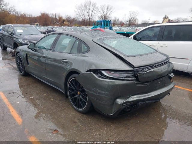 2023 PORSCHE PANAMERA 4/4 3