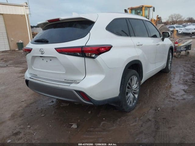2023 TOYOTA HIGHLANDER PLATINUM 4