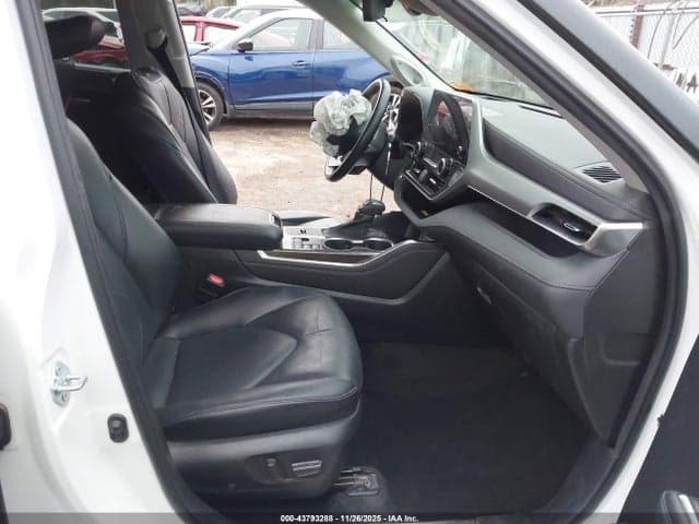 2023 TOYOTA HIGHLANDER PLATINUM 5