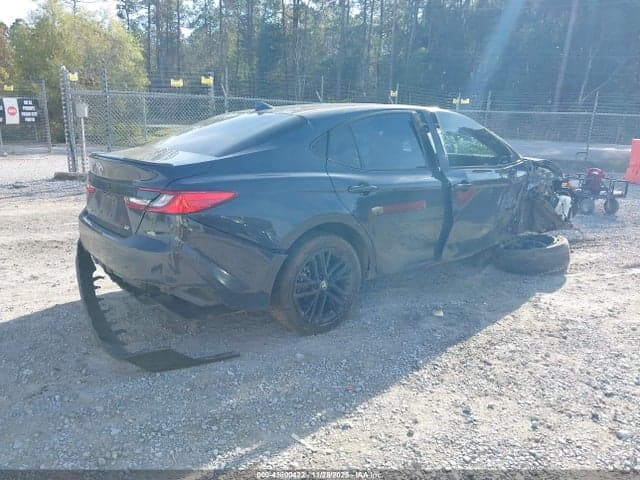 2025 TOYOTA CAMRY SE 4