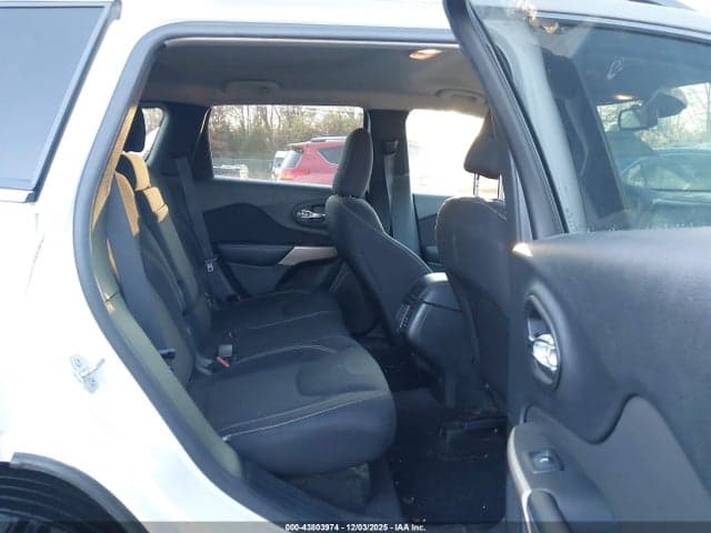 2017 JEEP CHEROKEE LATITUDE 4X4 8