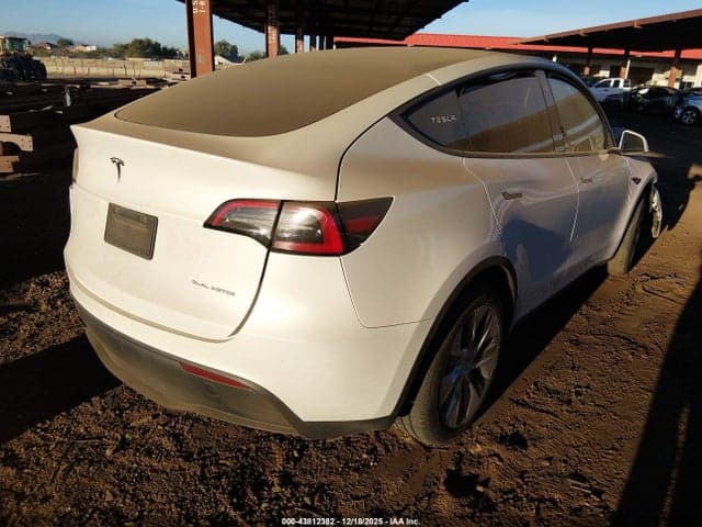2023 TESLA MODEL Y 4