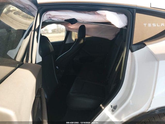2023 TESLA MODEL Y 8