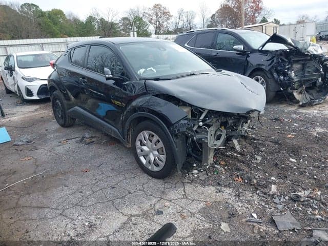 2020 TOYOTA C-HR LE 1
